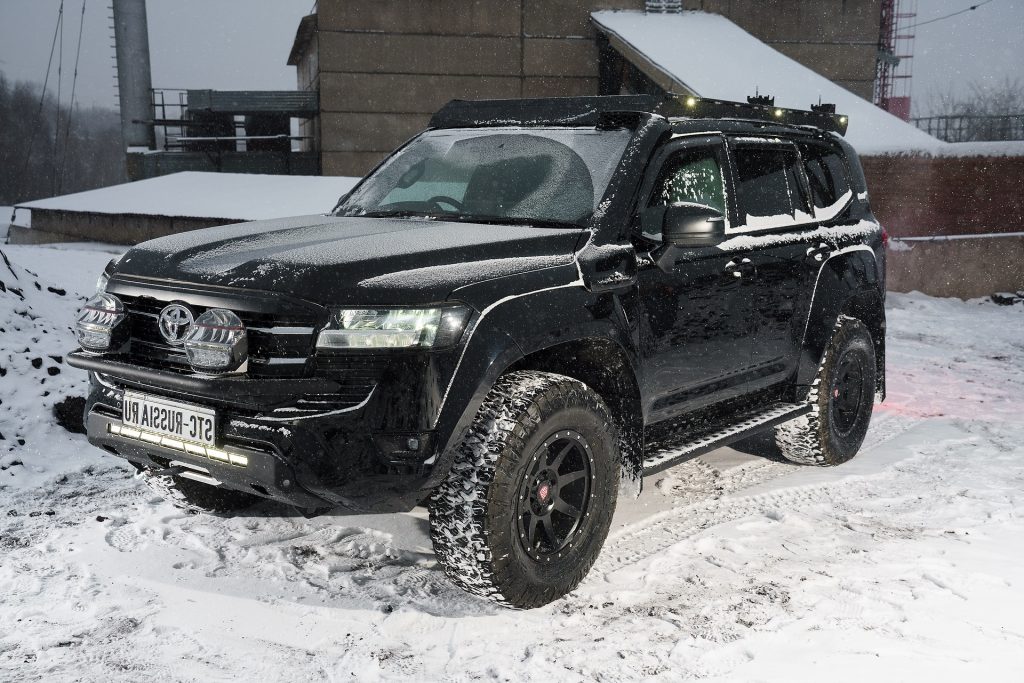 Багажник экспедиционный Toyota Land Cruiser 300 ШТОРКА дальний, рабочий свет