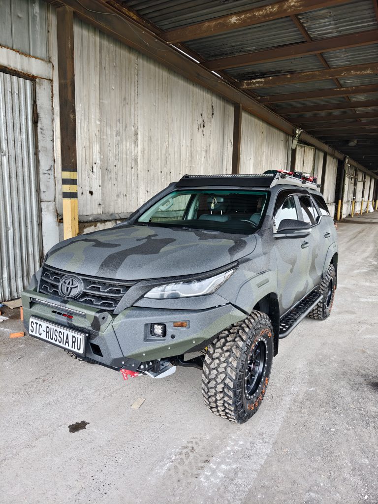 Бампер передний Toyota Fortuner 2015+ под балку и ПТФ