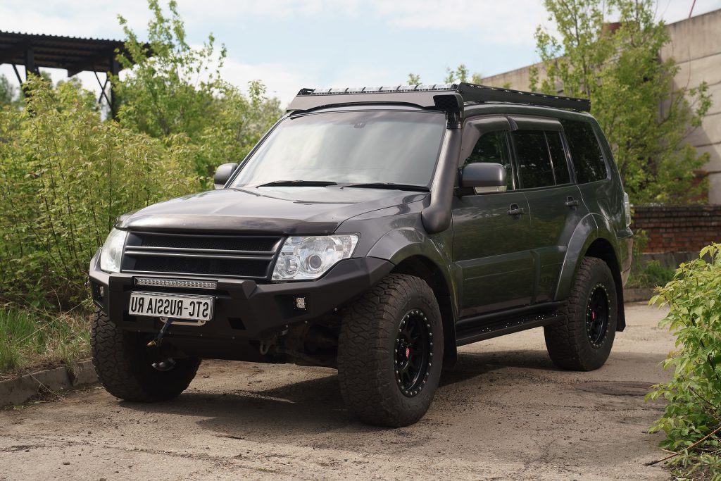 Бампер передний Mitsubishi Pajero 2006+ REVO под балку и ПТФ