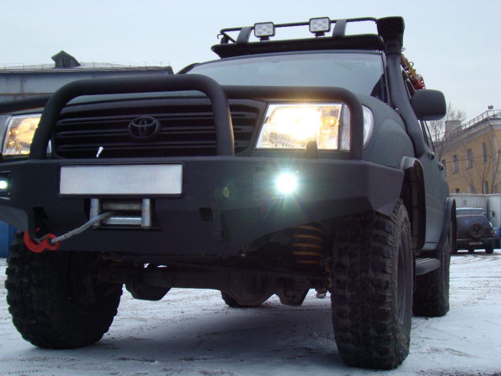 Бампер передний Toyota Land Cruiser 105 с защитой фар, под ПТФ